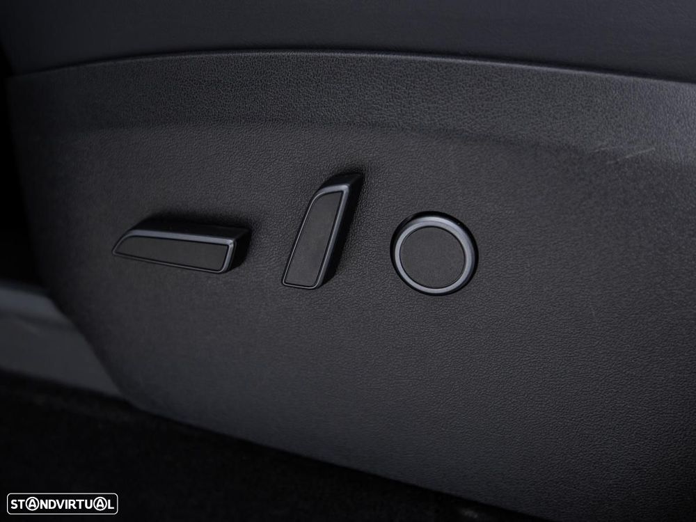 Tesla Model Y Long Range Dual Motor AWD - 19