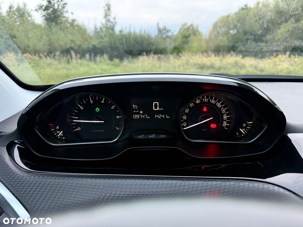 Peugeot 2008 1.2 Pure Tech Style - 35