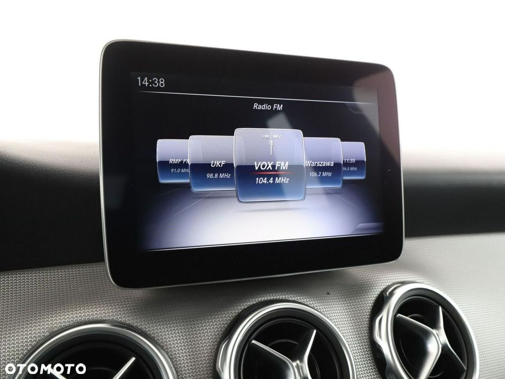Mercedes-Benz GLA 180 d Urban - 24