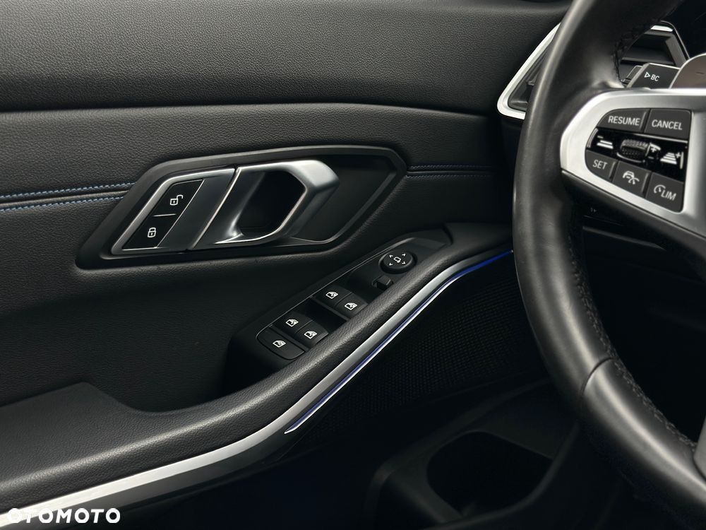 BMW Seria 3 320d M Sport sport - 37