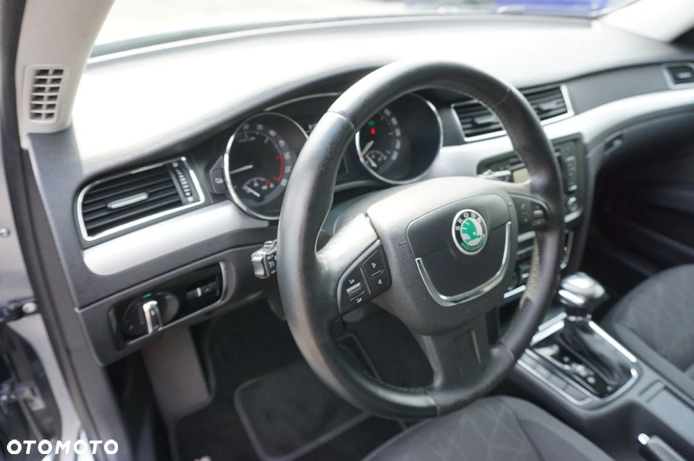 Skoda Superb 2.0 TDI DSG FAMILY - 20