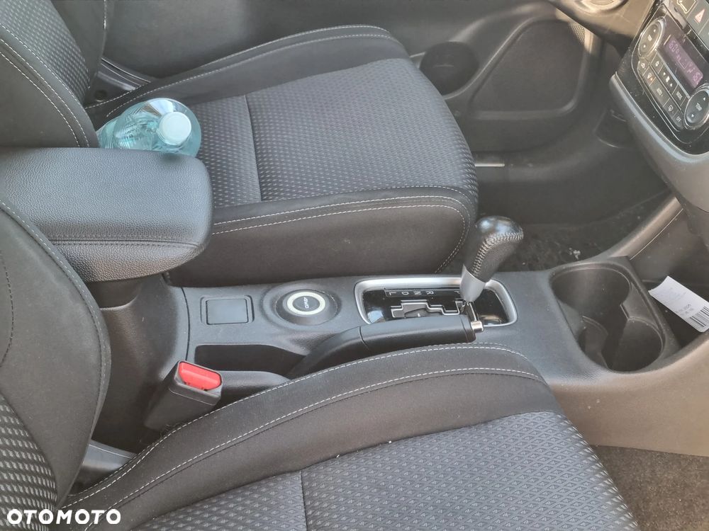 Mitsubishi Outlander 2.2 DID Intense + 4WD - 7