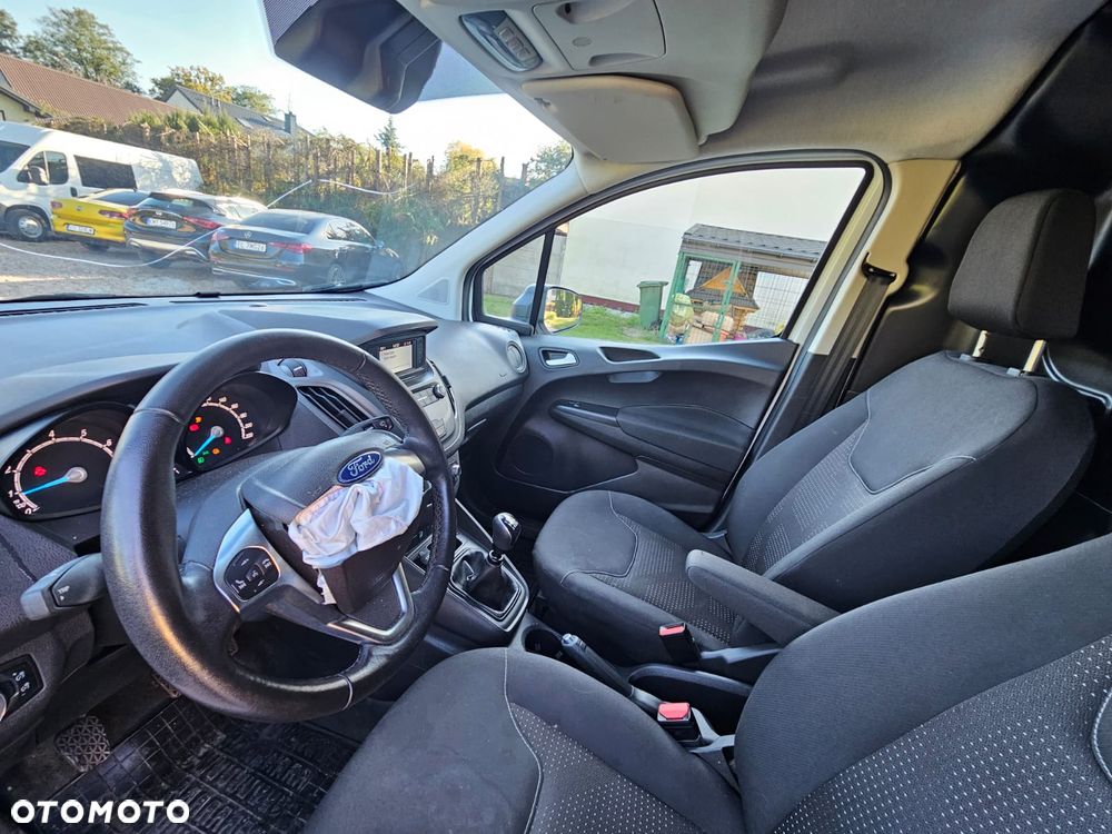 Ford Transit Courier - 20