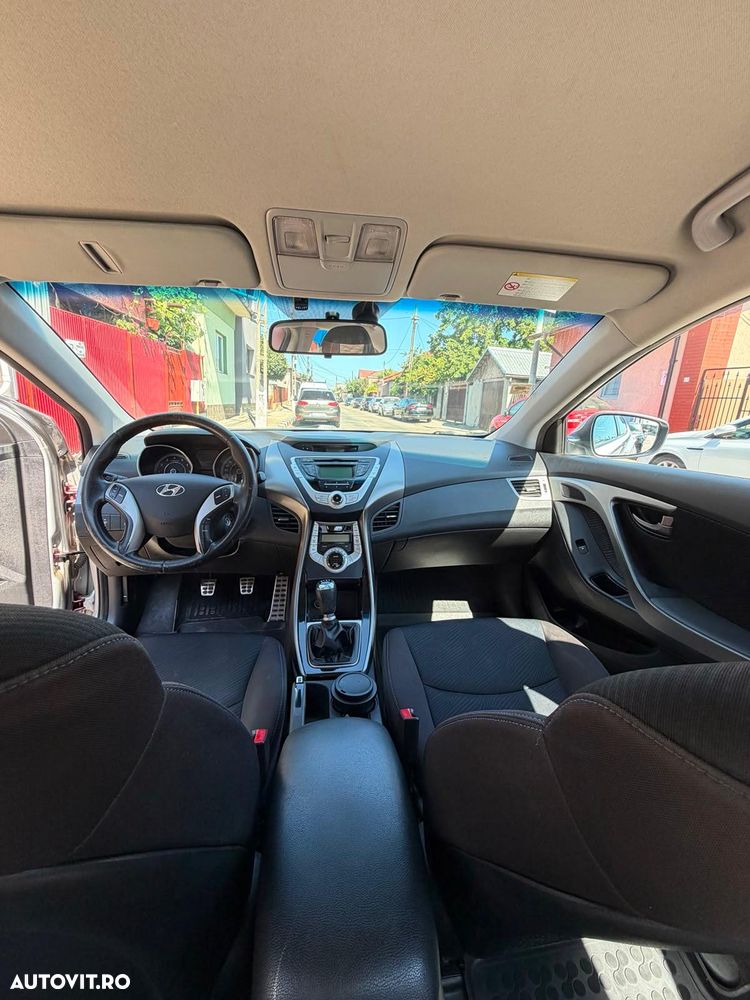Hyundai Elantra 1.6 MPi - 9