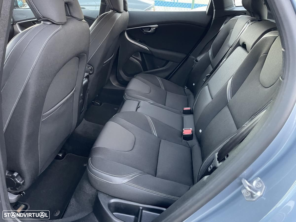 Volvo V40 2.0 D2 Momentum Eco - 17