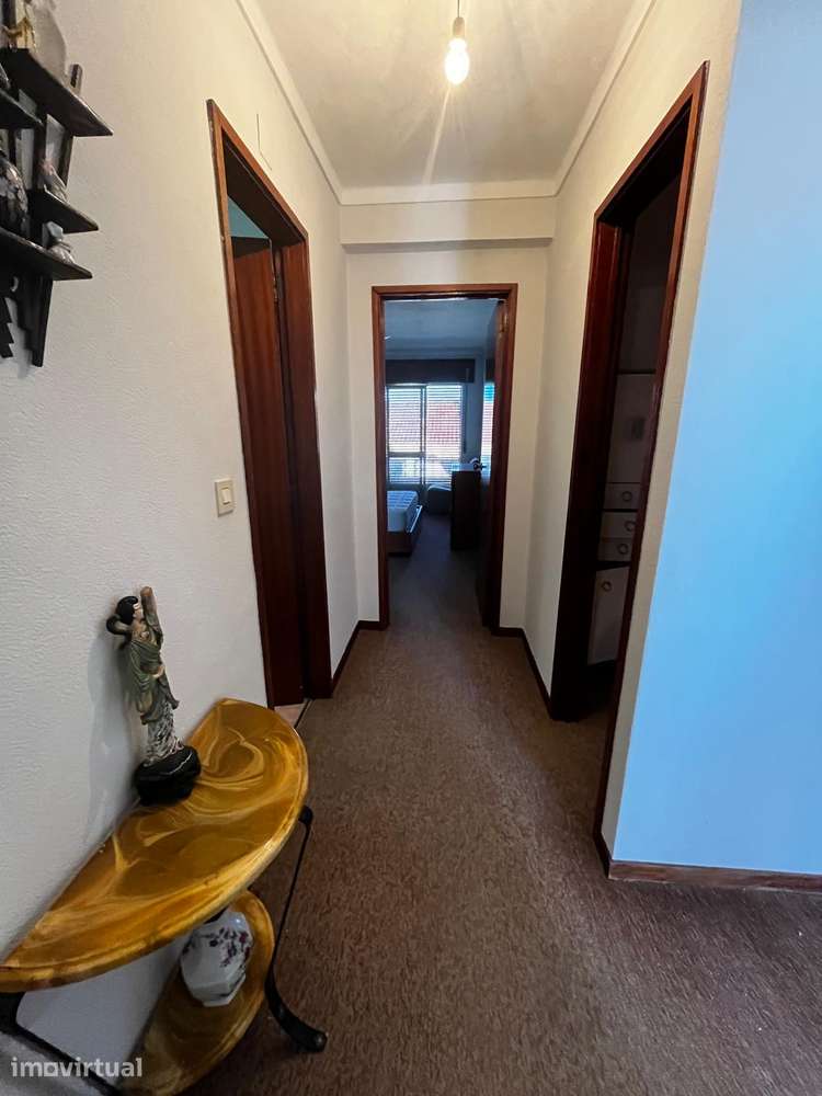 Apartamento T2 com varanda e cozinha separada em Bombarral - Grande imagem: 3/21