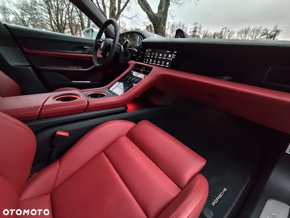 Porsche Taycan - 11