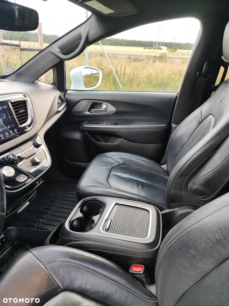 Chrysler Pacifica - 24