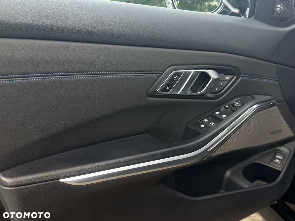 BMW Seria 3 320d xDrive M Sport Shadow sport - 25