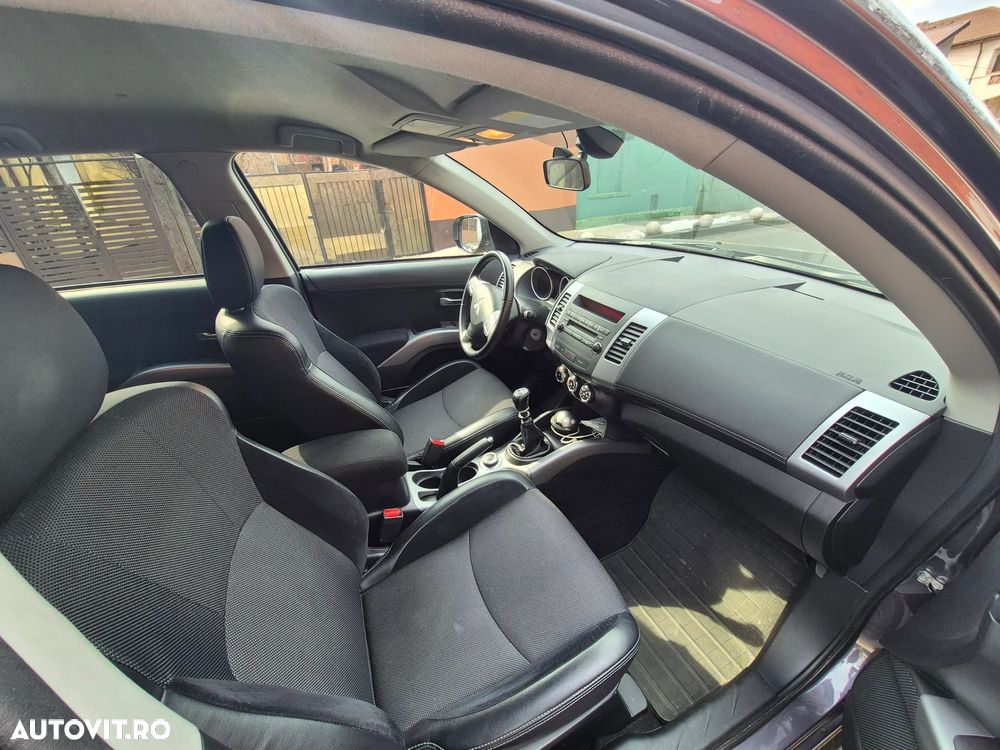 Mitsubishi Outlander 2.2 DI-D 4WD Intense - 8