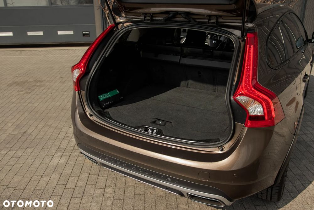 Volvo V60 Cross Country D3 Drive-E Summum - 11