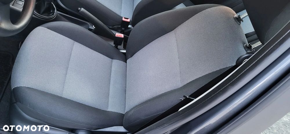 Skoda Fabia 1.2 HTP Ambiente - 22