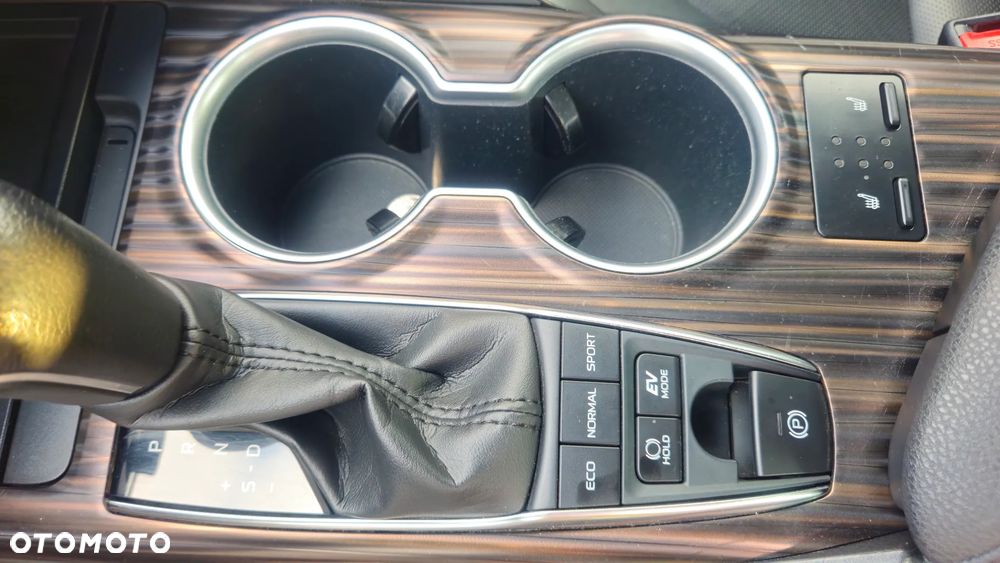 Toyota Camry 2.5 Hybrid Executive CVT - 17