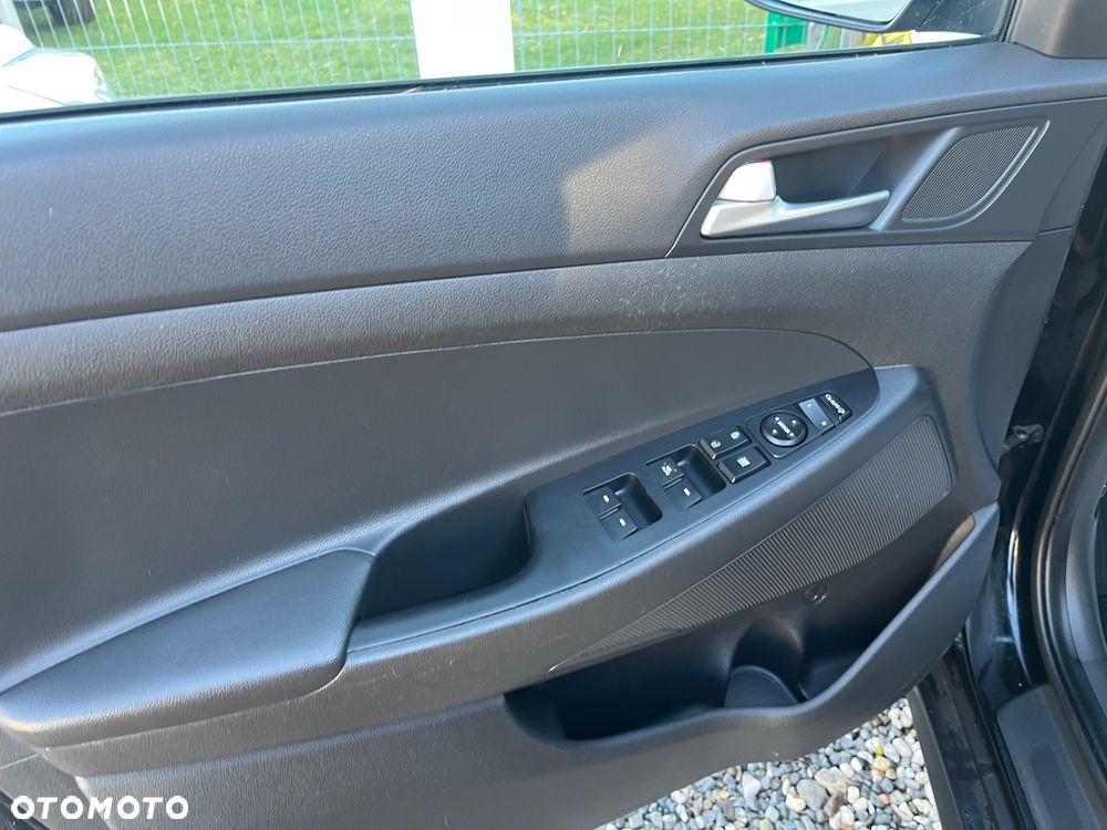 Hyundai Tucson blue 1.7 CRDi 2WD Intro Edition - 14