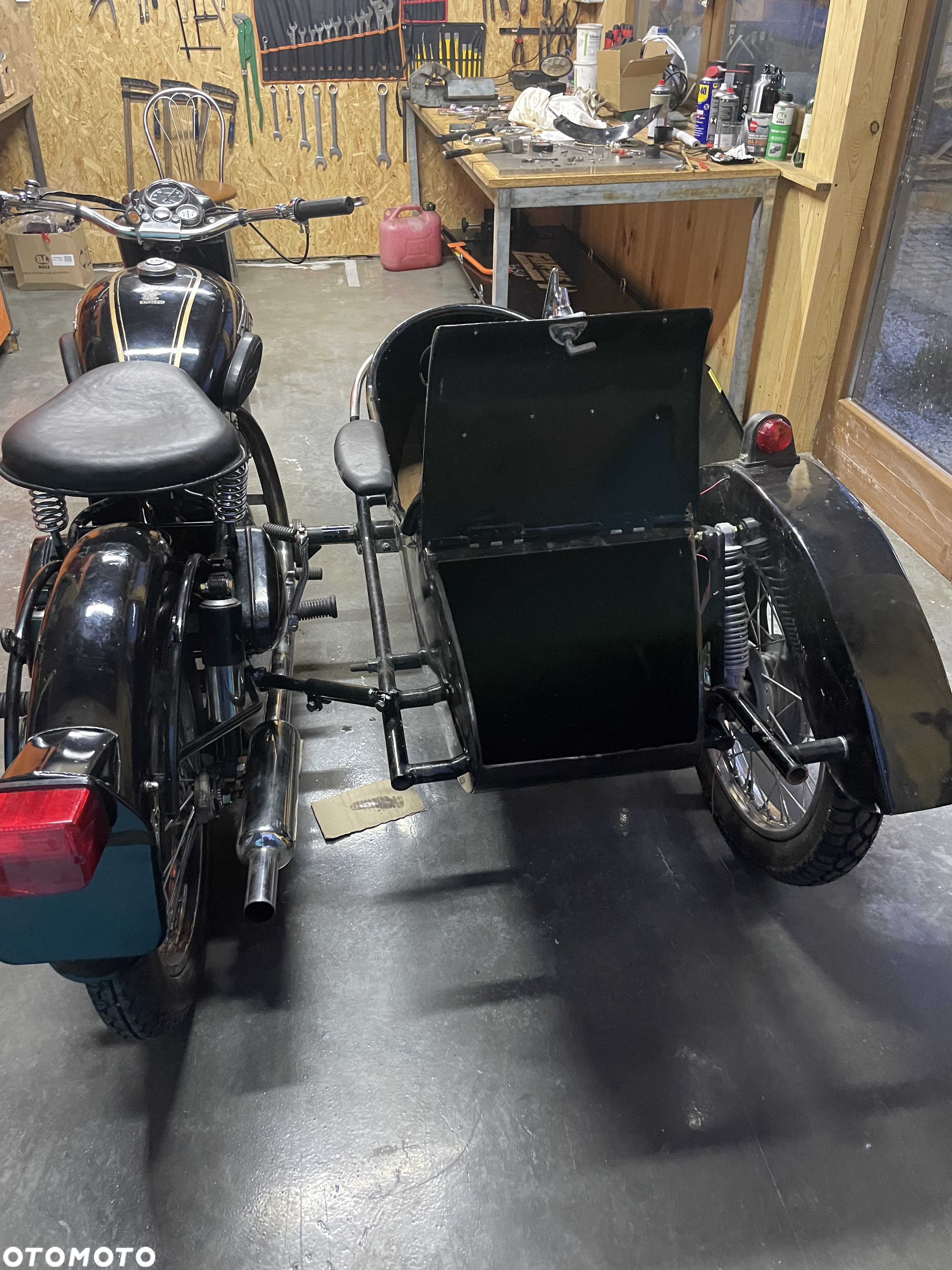 Royal Enfield Classic - 10