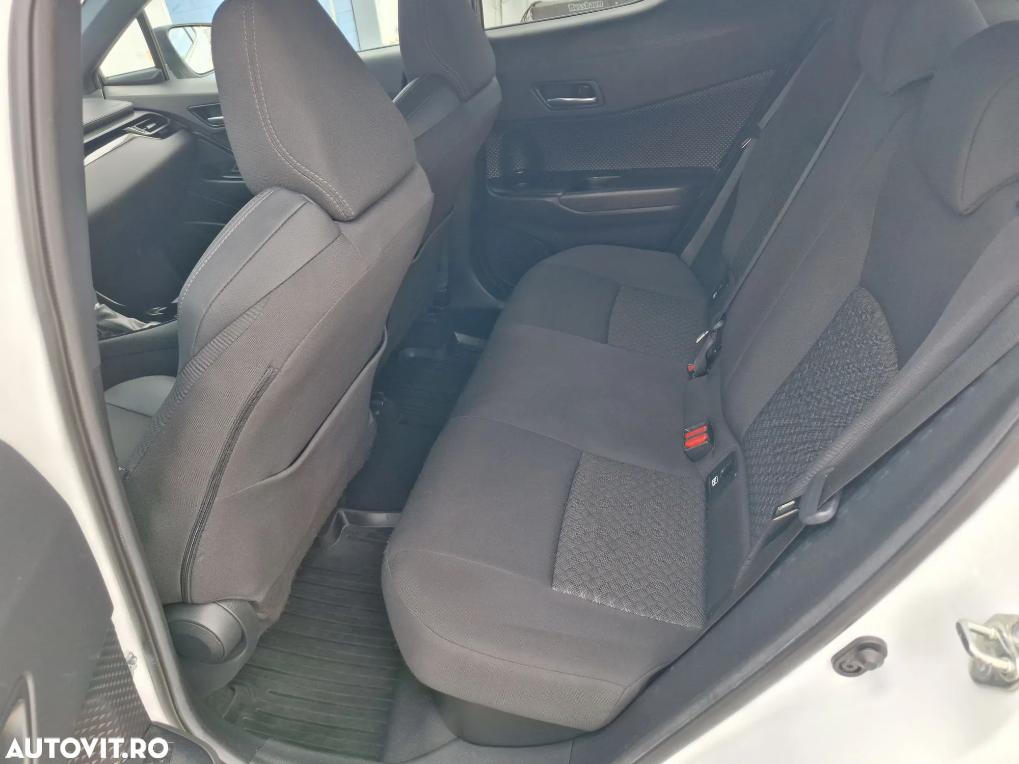 Toyota C-HR - 11