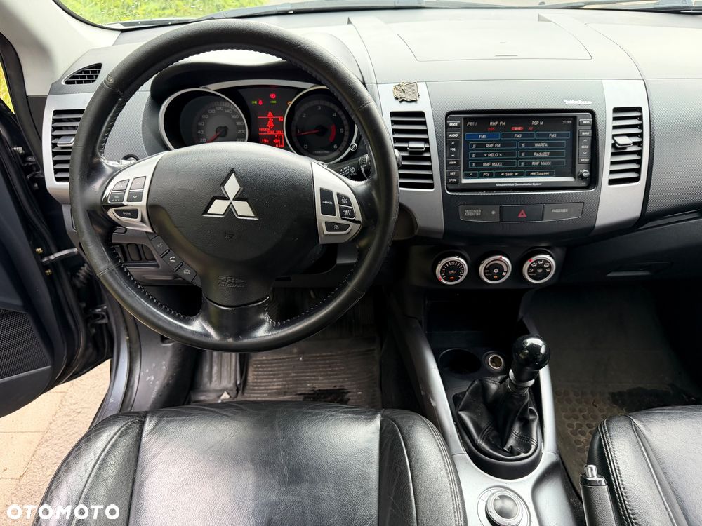 Mitsubishi Outlander 2.0 DID Instyle NAVI - 14