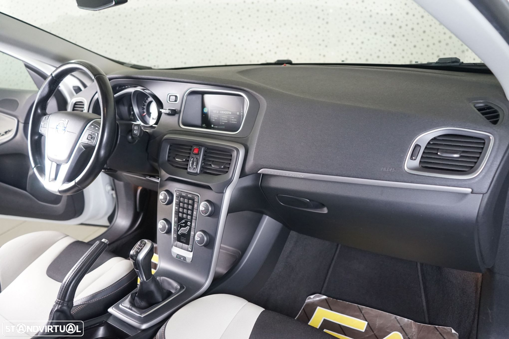 Volvo V40 Cross Country 1.6 D2 Summum - 16