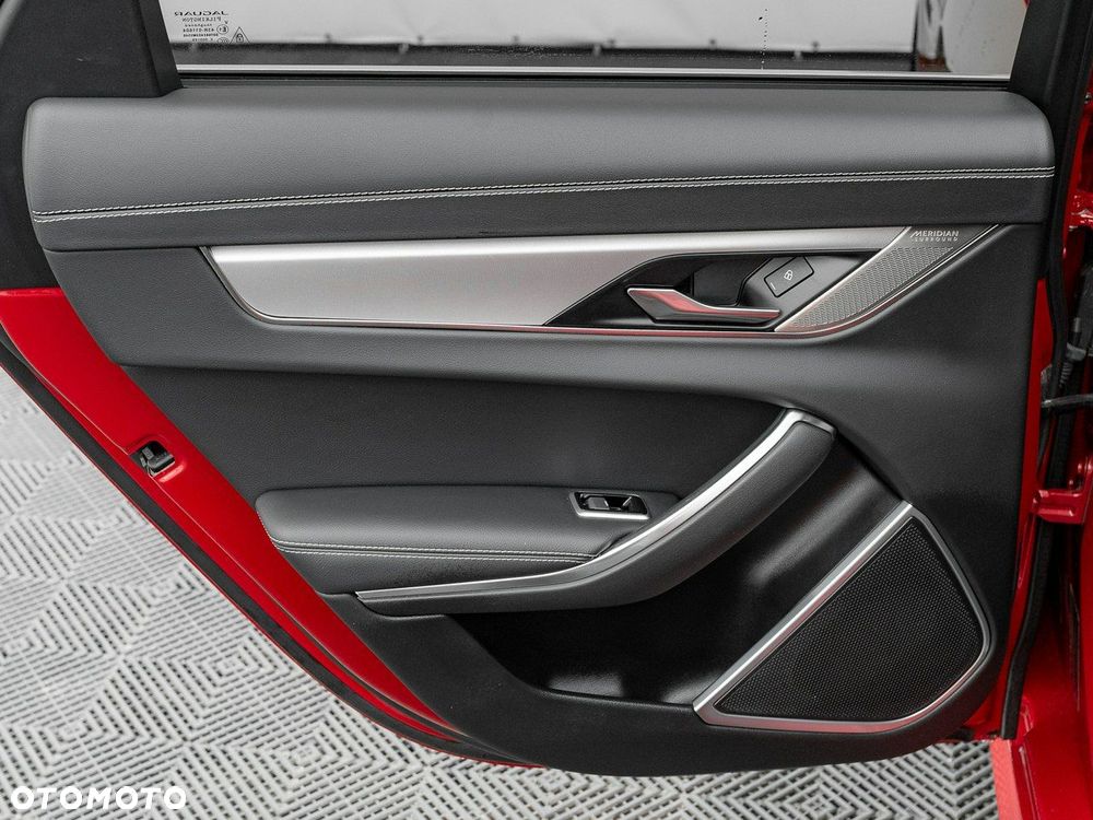 Jaguar XF 2.0 P250 R-Dynamic SE - 23