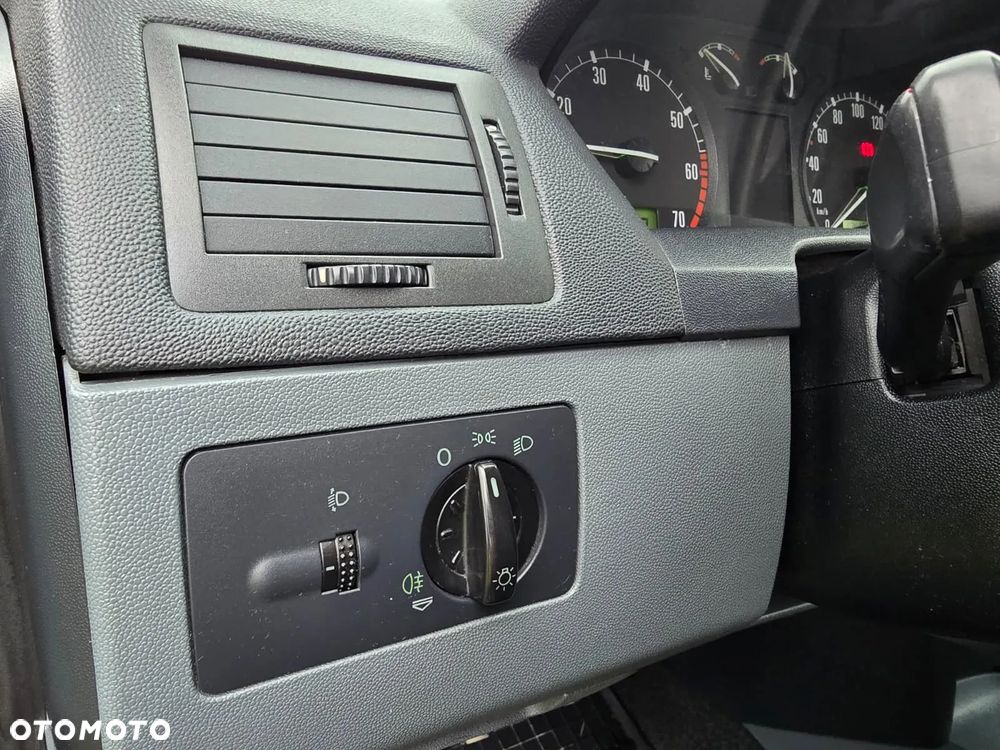 Skoda Fabia 1.4 16V Active - 8