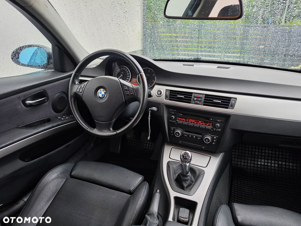 BMW Seria 3 318d - 10