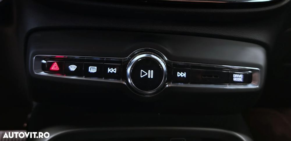 Volvo XC 40 T4 Recharge DKG Inscription Expression - 17