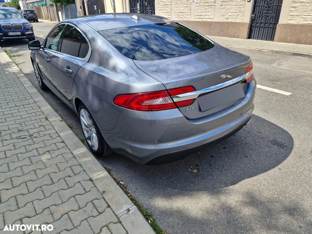 Jaguar XF 2.2D - 7