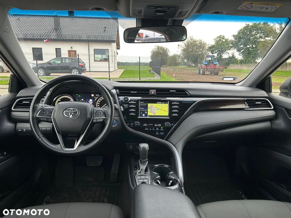 Toyota Camry 2.5 Hybrid Comfort CVT - 25