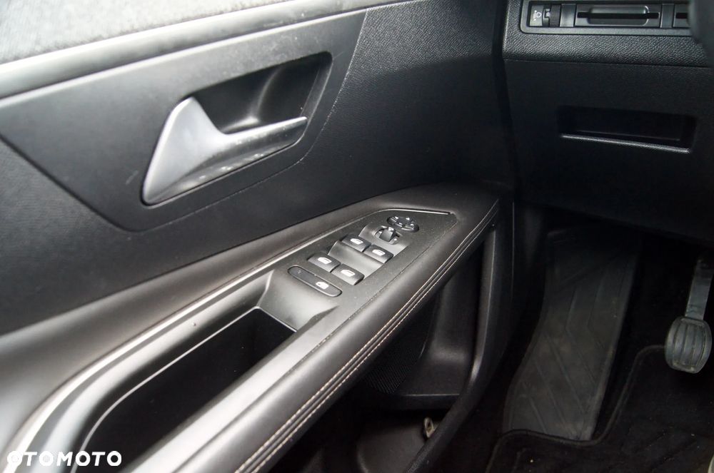 Peugeot 3008 1.5 BlueHDi Allure S&S - 26