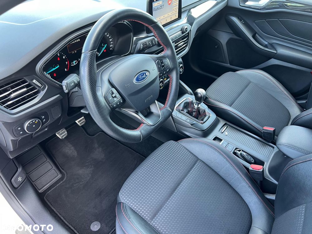 Ford Focus 1.0 EcoBoost Start-Stopp-System ST-LINE STYLE - 11