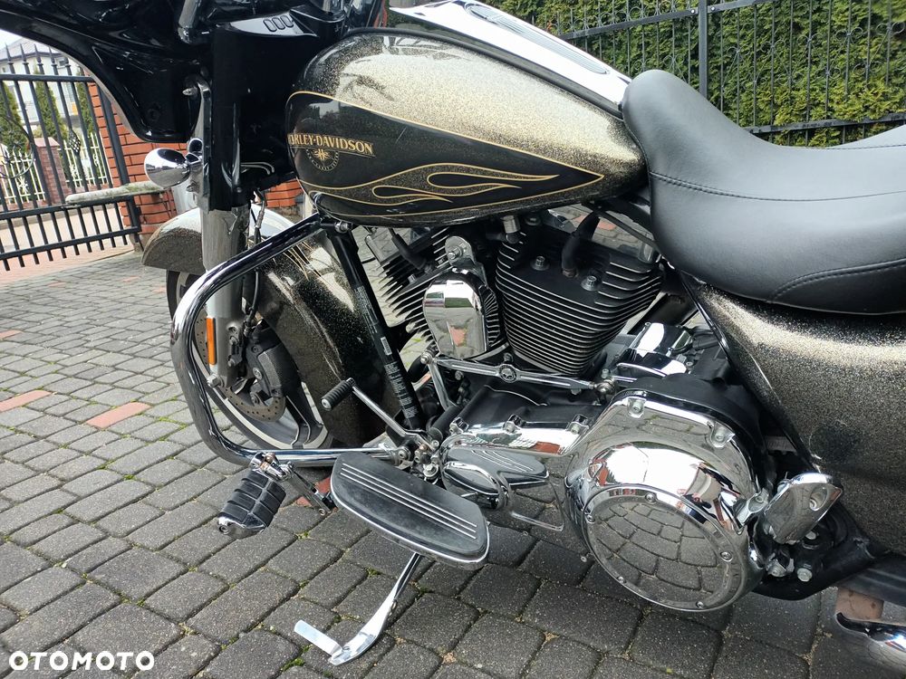 Harley-Davidson Touring Street Glide - 8