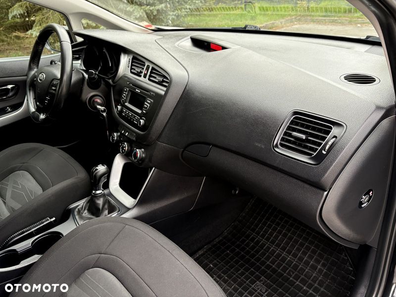 Kia Ceed 1.6 GDI Dream Team Edition - 11