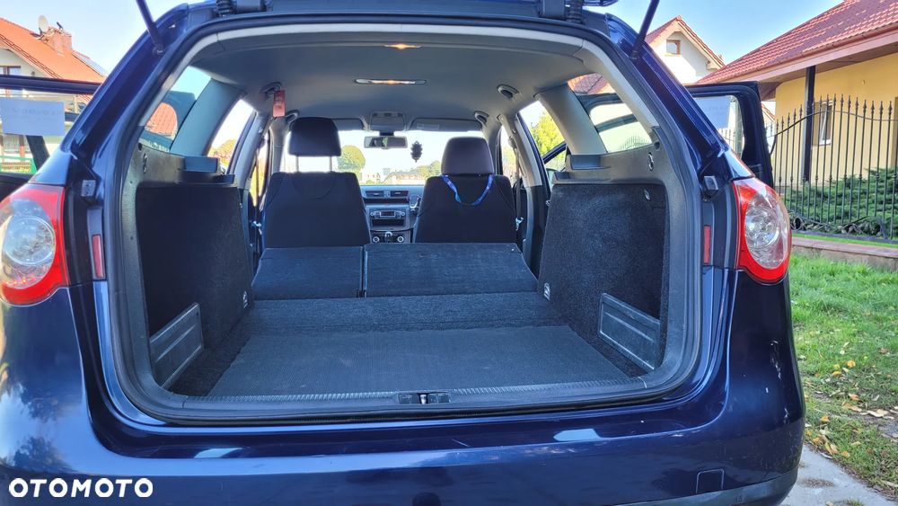 Volkswagen Passat 1.6 TDI DPF BlueMot Comfortline - 23