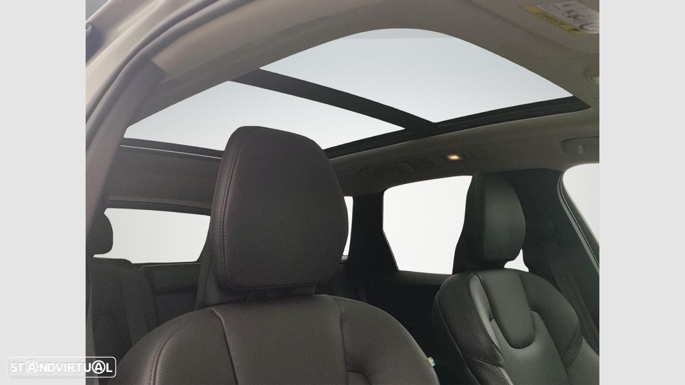 Volvo XC 60 2.0 T6 PHEV Plus Dark AWD — fotografia 17