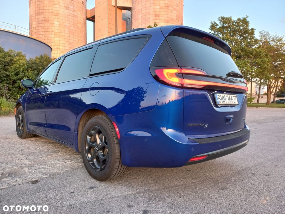 Chrysler Pacifica - 2