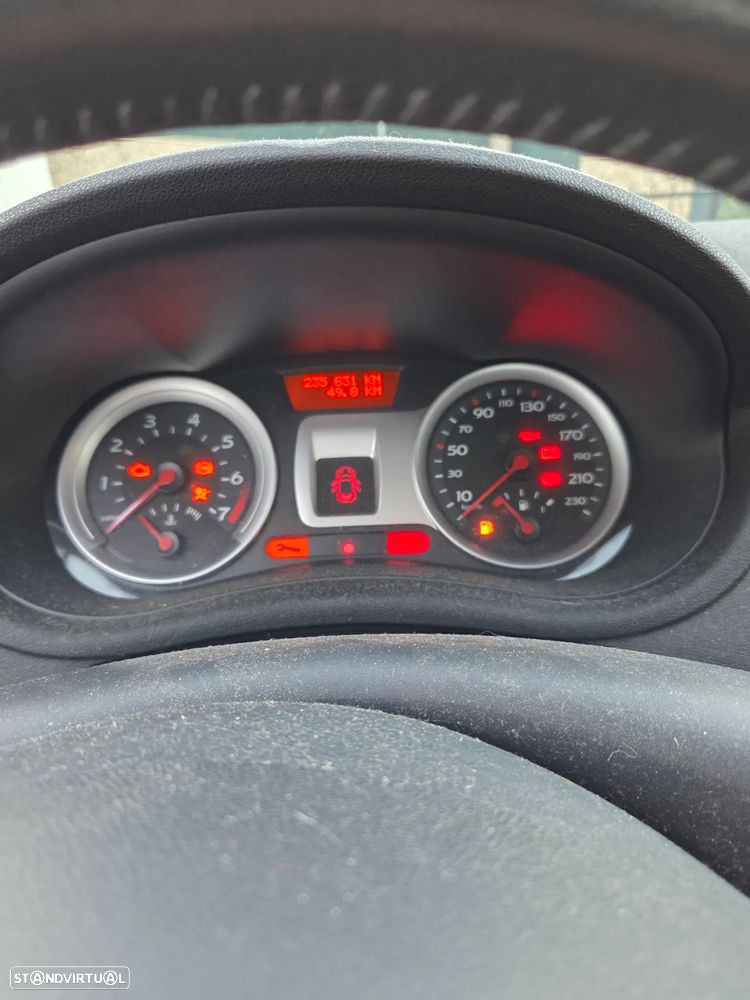 Renault Clio 1.2 16V Confort - 6