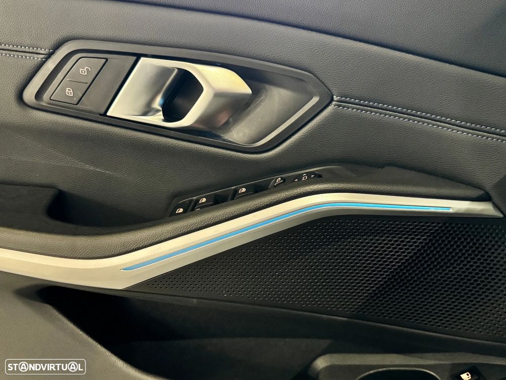 BMW 320 e Pack Desportivo M Auto - 17