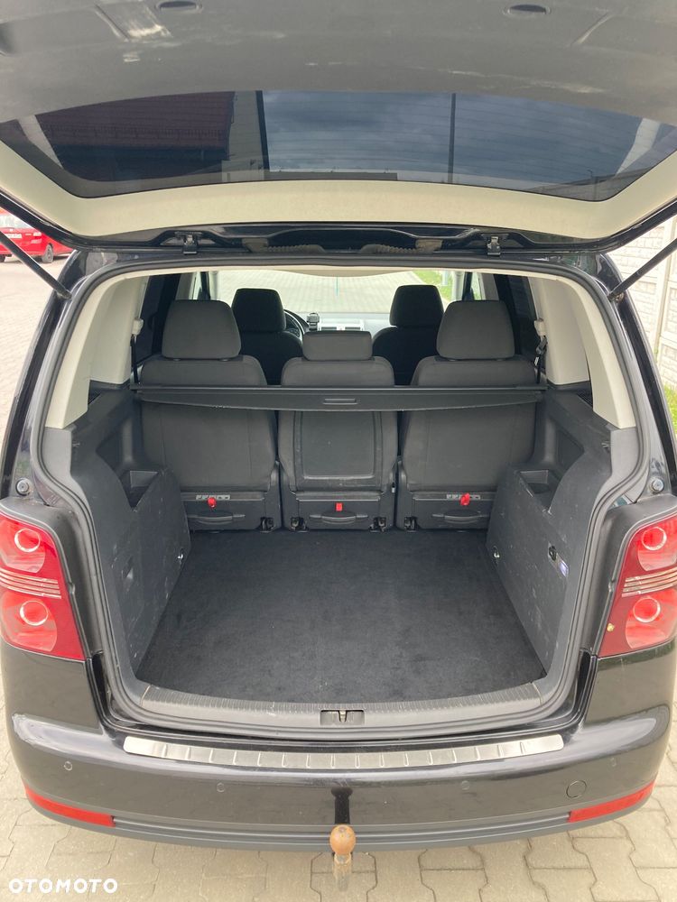 Volkswagen Touran 2.0 TDI DSG Highline - 9
