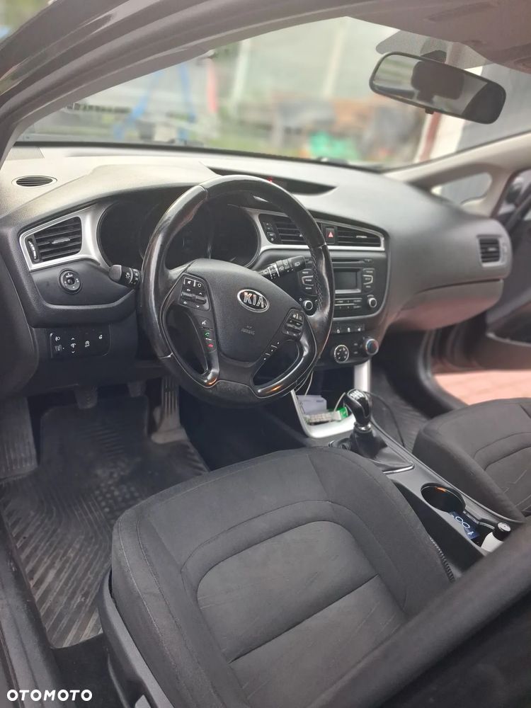 Kia Ceed - 10