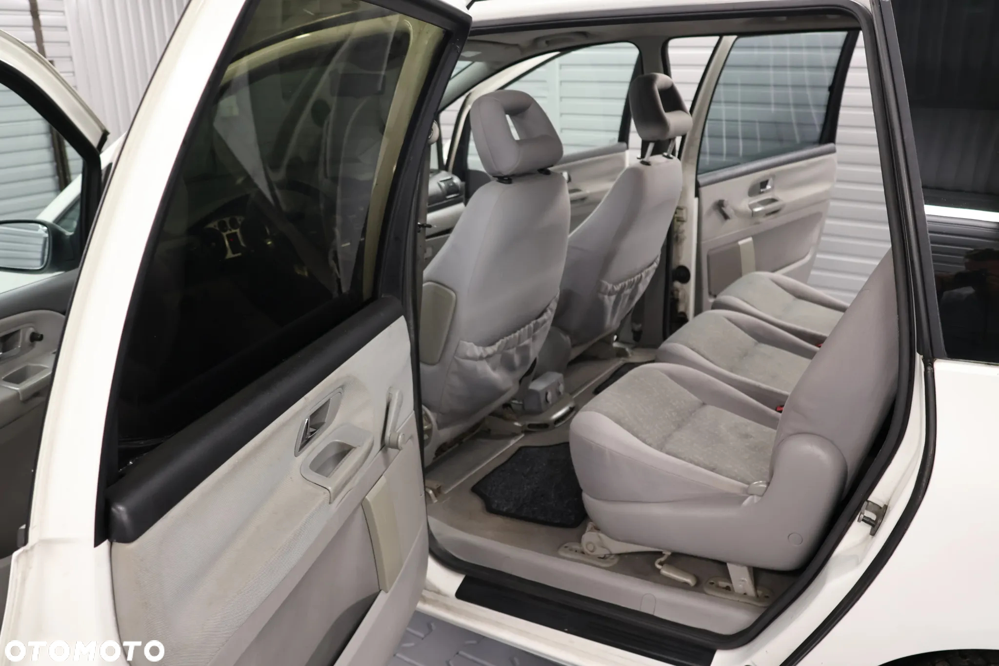 Ford Galaxy 1.9 TDI Ambiente - 9
