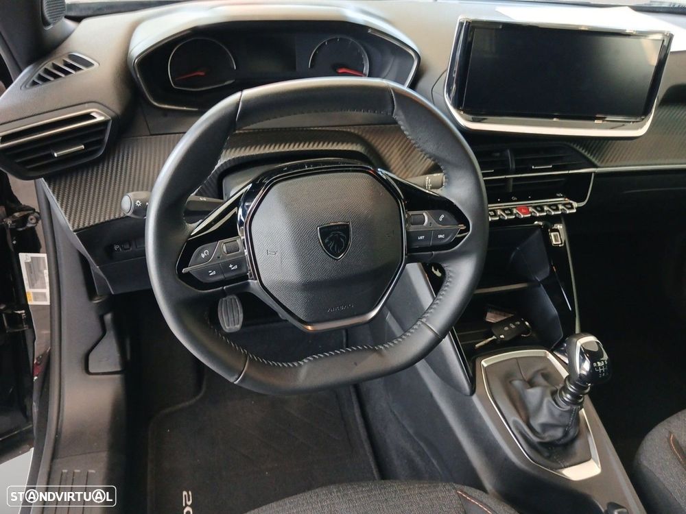 Peugeot 2008 1.2 PureTech Style - 12