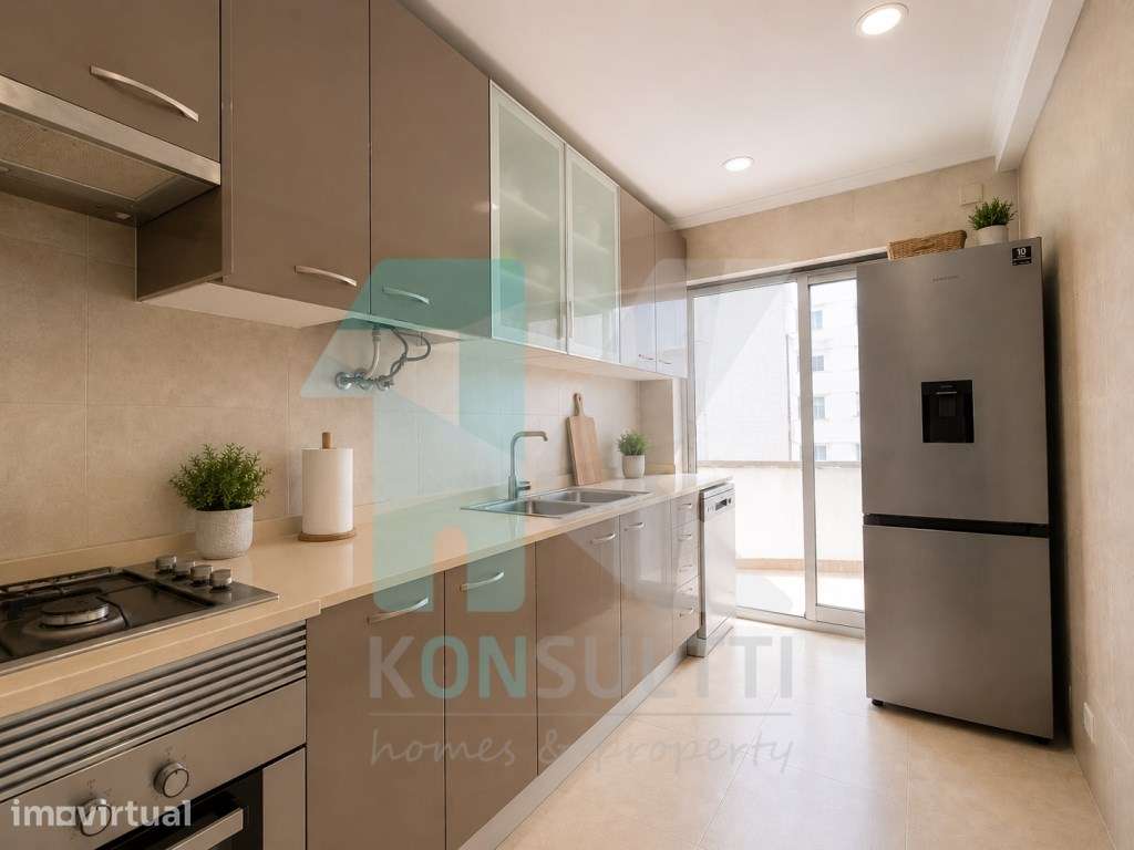 Apartamento T3 amplo com vista desafogada no centro do Laranjeiro (... - Grande imagem: 3/16