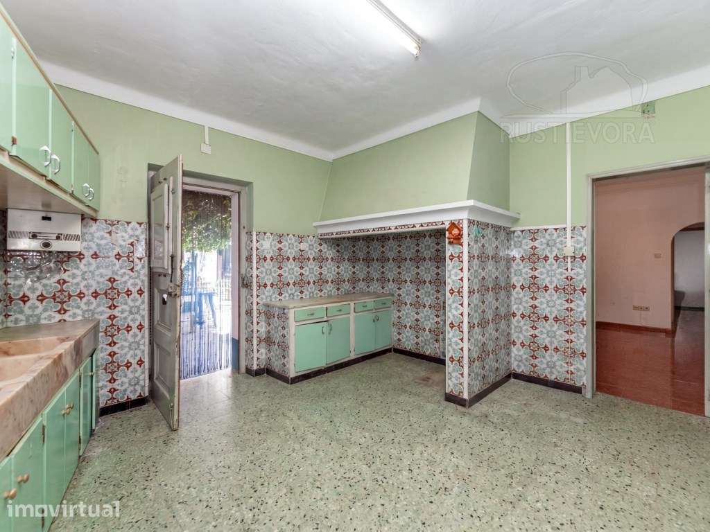 Moradia Unifamiliar r/chão com T4, 3 anexos no quintal e com acesso... - Grande imagem: 4/32