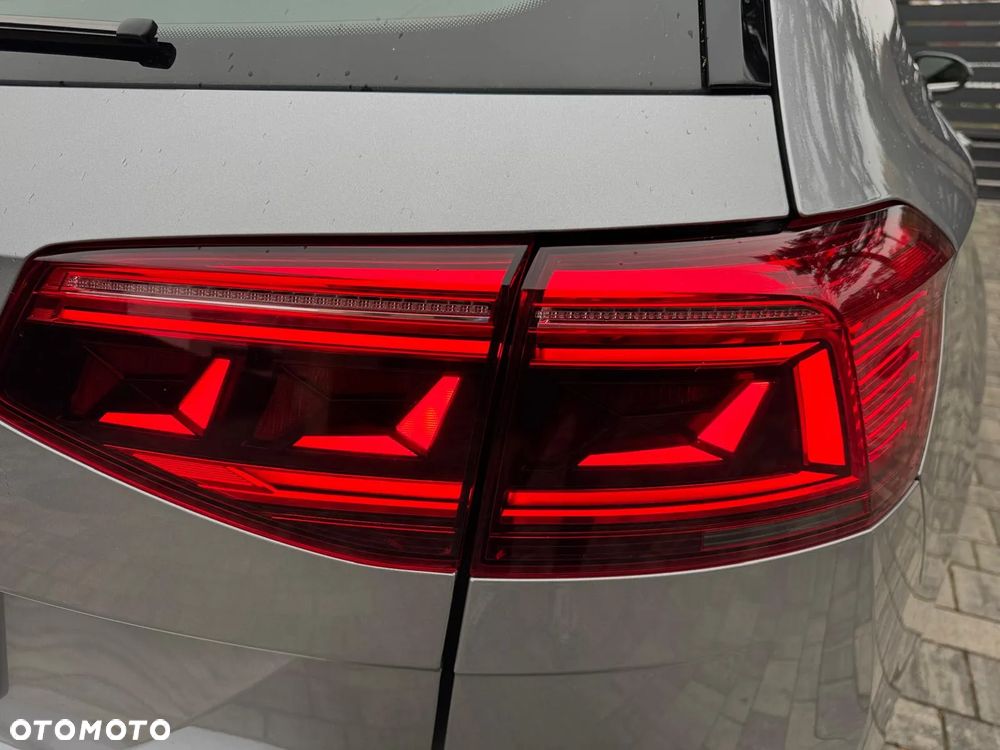 Volkswagen Passat Variant 2.0 TDI SCR Elegance DSG - 9