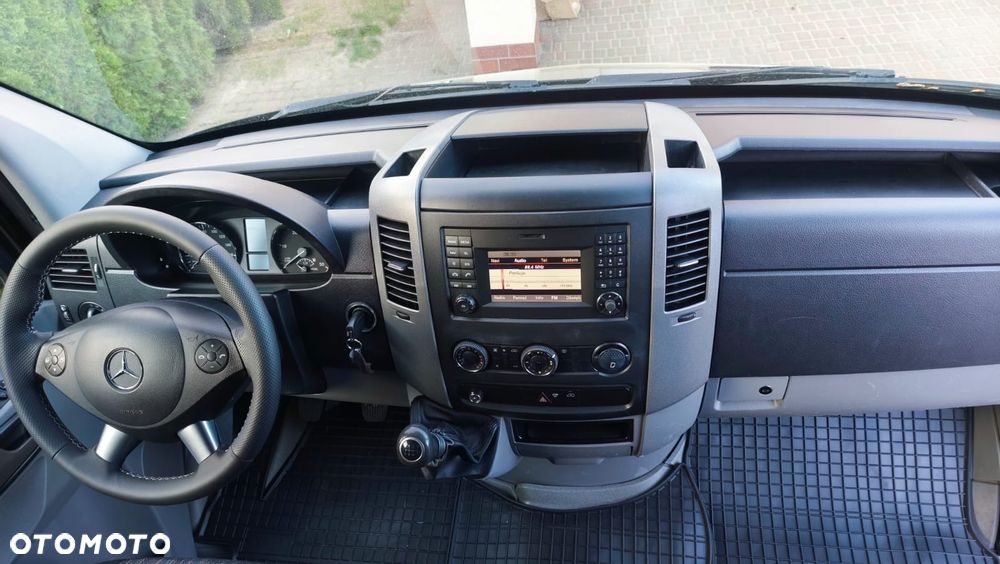 Mercedes-Benz Sprinter - 12