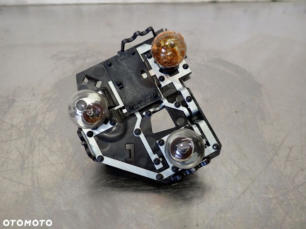 WKŁAD LAMPY LEWY TYŁ PEUGEOT 207 - 2