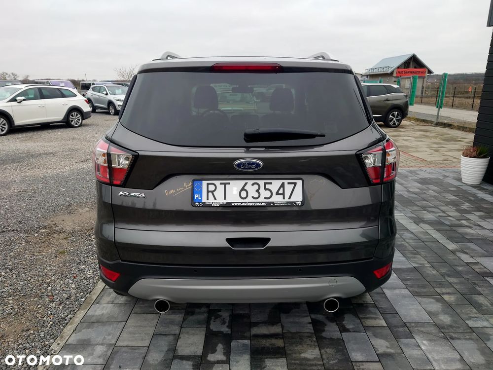 Ford Kuga 2.0 TDCi 2x4 Titanium - 4
