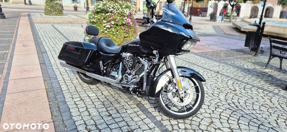Harley-Davidson Touring Road Glide - 2