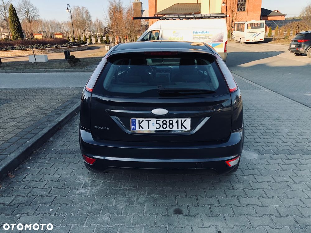 Ford Focus 1.6 Ghia - 11