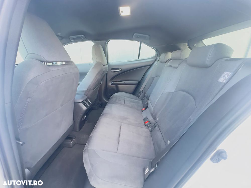 Lexus UX 250h Business Edition - 16